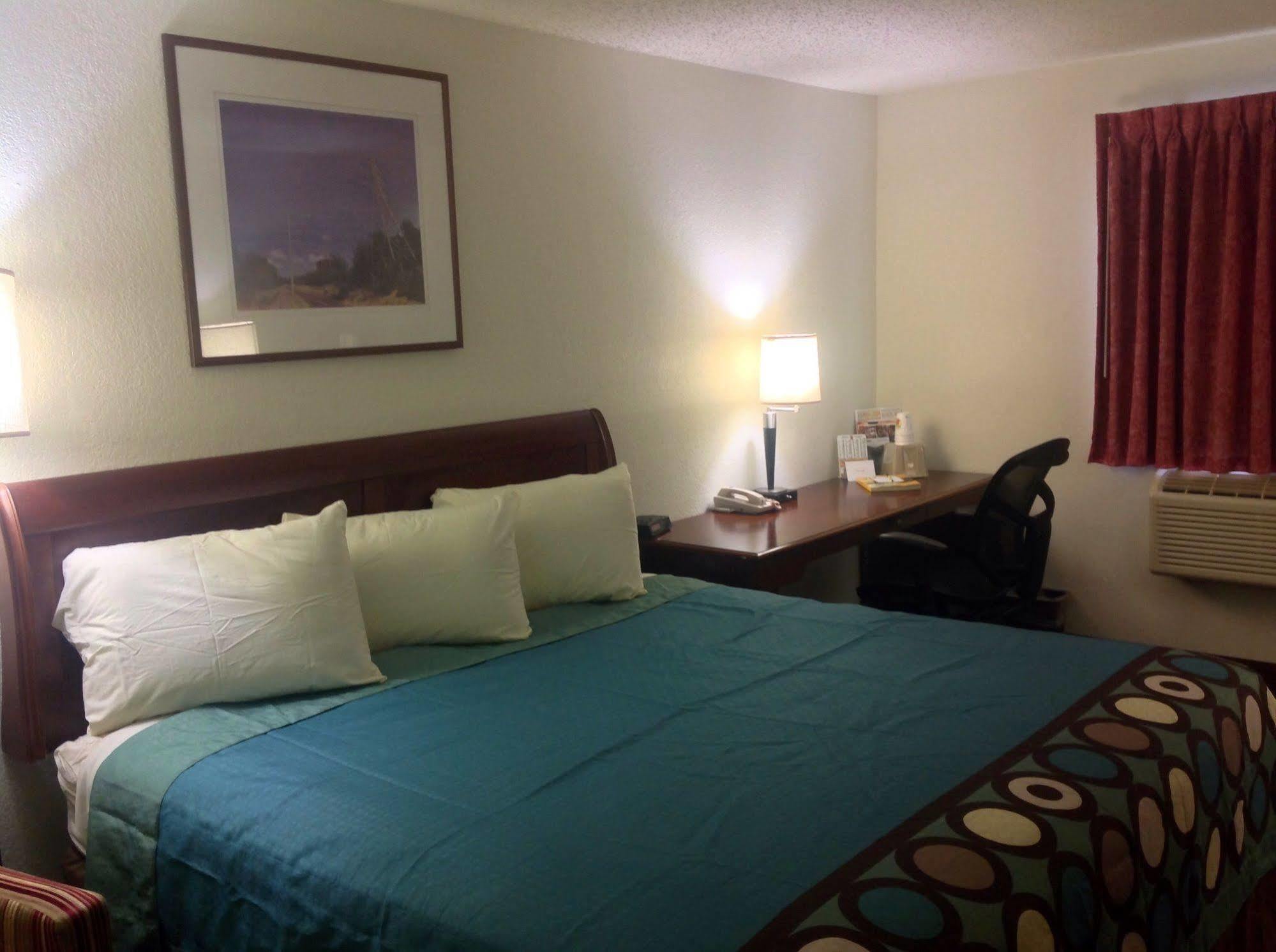 Super 8 By Wyndham Augusta Ft Eisenhower Area Екстериор снимка